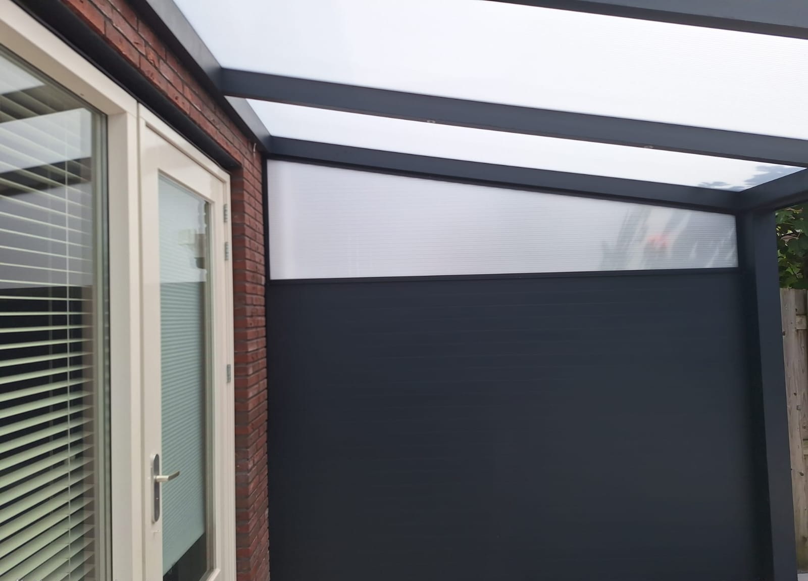 Aluminium Ribbed Side Wall Cream